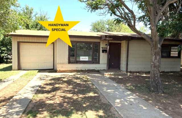 Handyman Special $0 First Month's Rent / “You fix, you SAVE BIG!!” Contact Diane for details: 806 704-3055 ext 2 Gallery 3