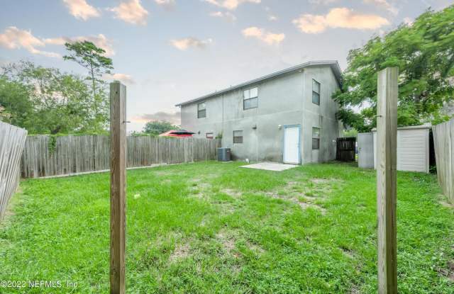 880 HIBISCUS ST Gallery 4