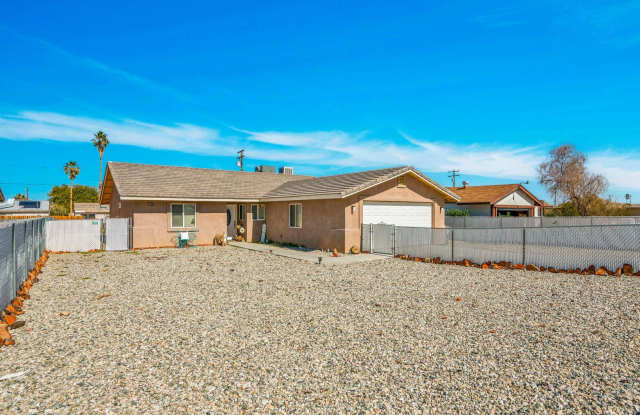29 Palms Home with Garage photos photos