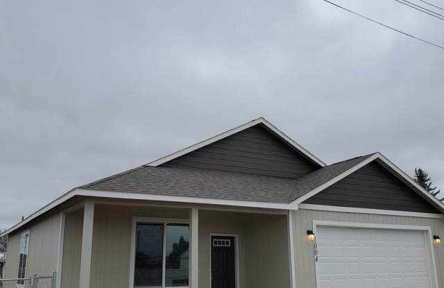 Newer Home with Garage & Fenced Yard photos photos