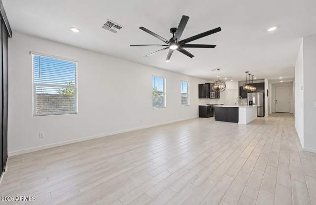 16033 W COTTONTAIL Lane Gallery 3
