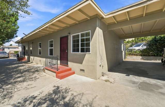 Freshly Updated 3-Bedroom, 2-Bathroom Oakland Home | Off-Street Parking & Paid Utilities Gallery 1