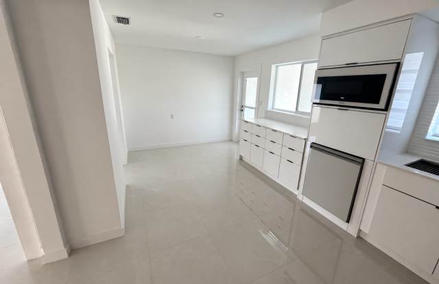 Beach Bungalow Gallery 3