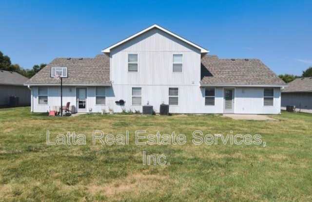 1101 NW Willow Dr Gallery 2