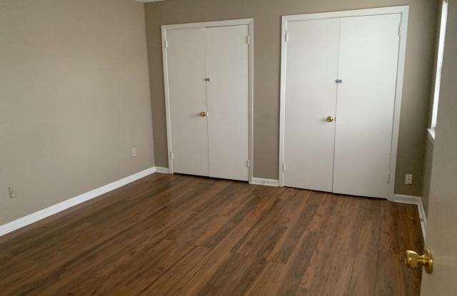 2Bd/1.5Ba Townhouse located on the Germantown/Memphis Line! Gallery 4