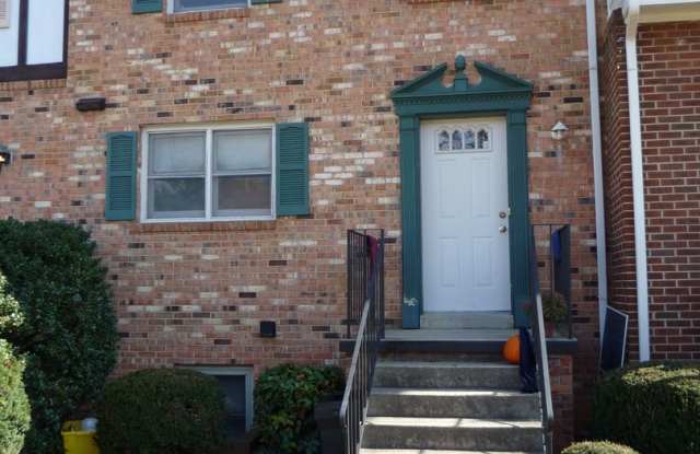 5 Bedroom Townhome - Close to Campus! photos photos