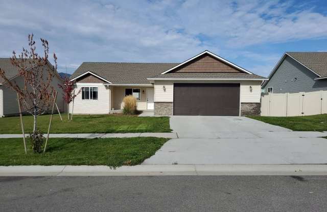 Lovely newer 3 bedroom 2 bath home for rent in Rathdrum. photos photos