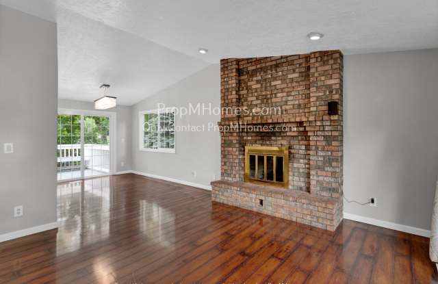 Secluded Nature Retreat: 4 Bedrooms! photos photos