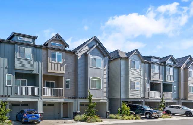 Pinnacle Landing Townhomes - Two Bedroom Townhouse Gallery 2