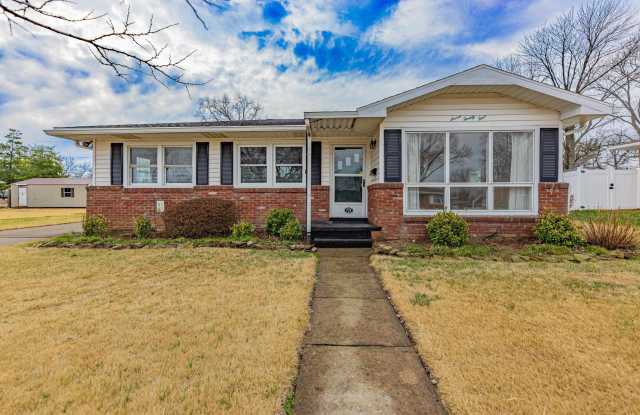 724 E Lincoln Avenue photos photos