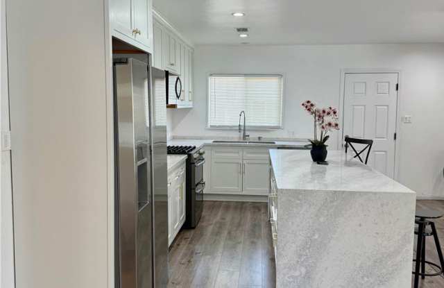 5655 Topeka Drive Gallery 2
