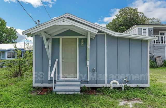 710 1/2 Cypress Ave photos photos