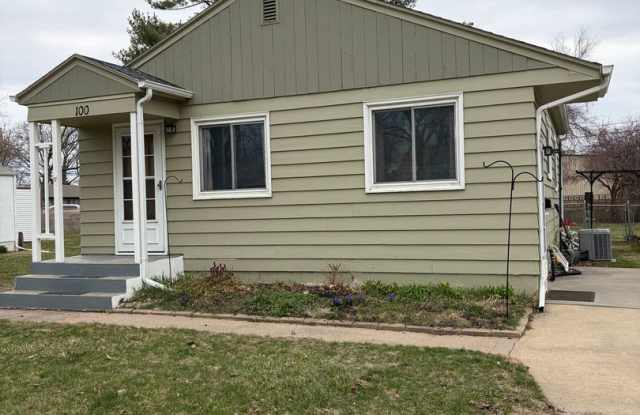 Charming Two-bedroom house - 100 West 40th Street, Sioux Falls, SD 57105