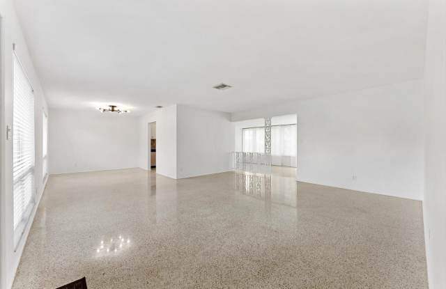 1341 SE 4th Court Gallery 3