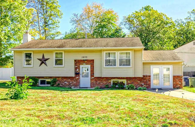 1600 HOLLY Parkway photos photos