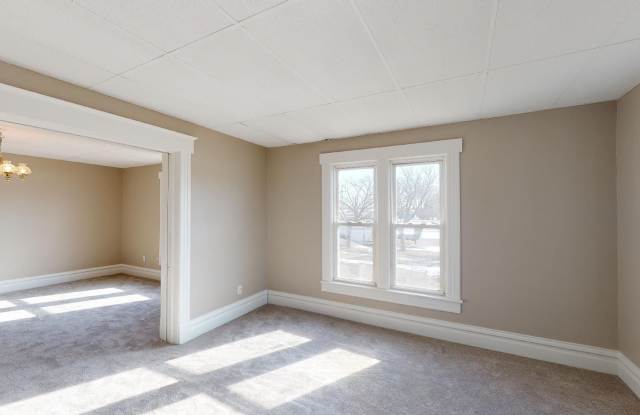AVAILABLE DECEMBER 15th! 3 Bedroom Farm House, 896 P Ave Gallery 4