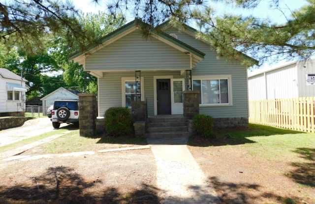 Cute 2 Bedroom 1 Bathroom House photos photos