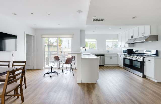 1620 W 35th Place - Co-Living Gallery 2