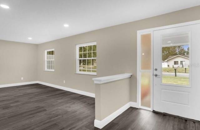 1560 GUINEVERE Drive Gallery 3
