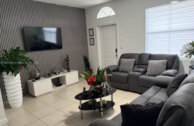 22522 SW 109th Psge - 22522 Southwest 109th Passage, Princeton, FL 33170