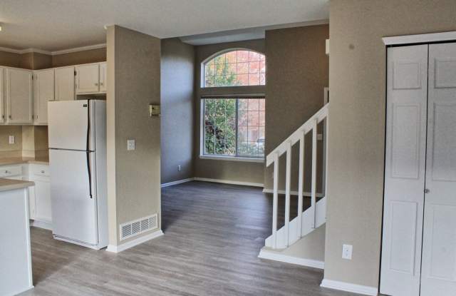4 bed 2.5 bath Newly remodeled Clarke Farms Home Gallery 4