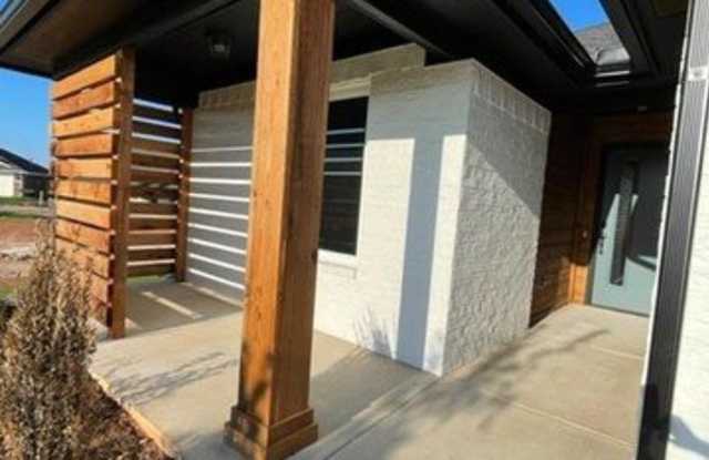 2902 Gulliver Street Gallery 3