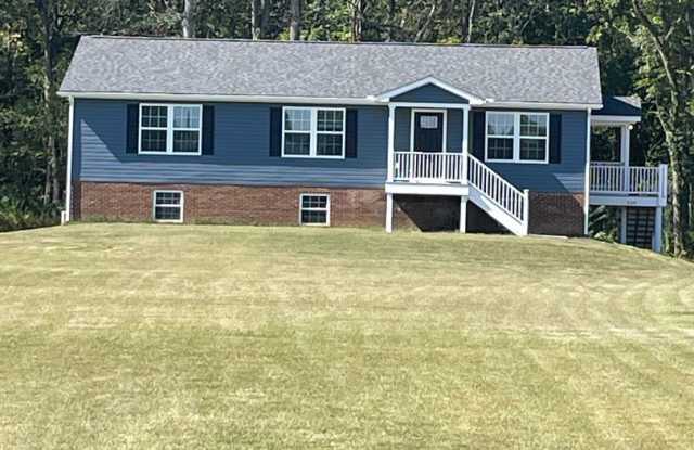 3 bed 2 bath Full Basement Warsaw, Virginia Gallery 1