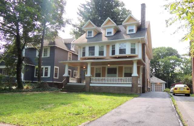 4 Bedroom, 2.5 Bathroom Colonial for rent! photos photos
