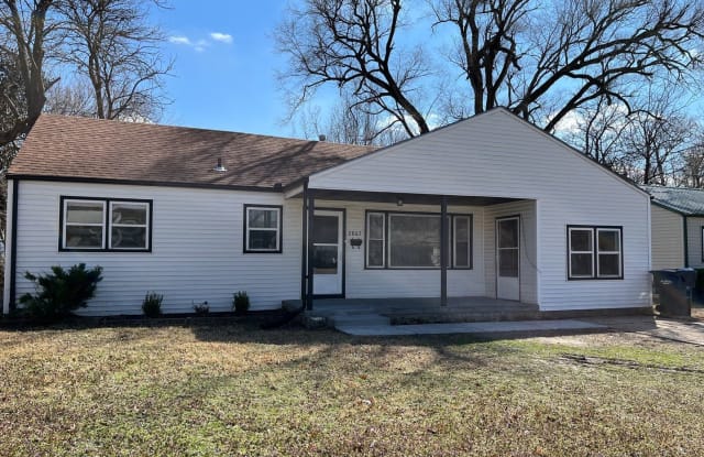 2807 E Sunnybrook - 2807 East Sunnybrook, Wichita, KS 67216