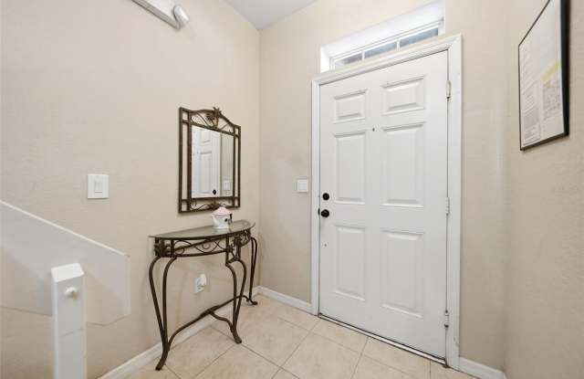2402 CARAVELLE Circle Gallery 3