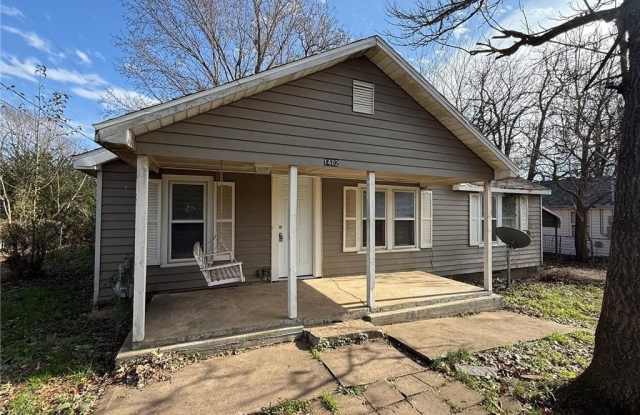 1402  S Washington  AVE - 1402 South Washington Avenue, Fayetteville, AR 72701