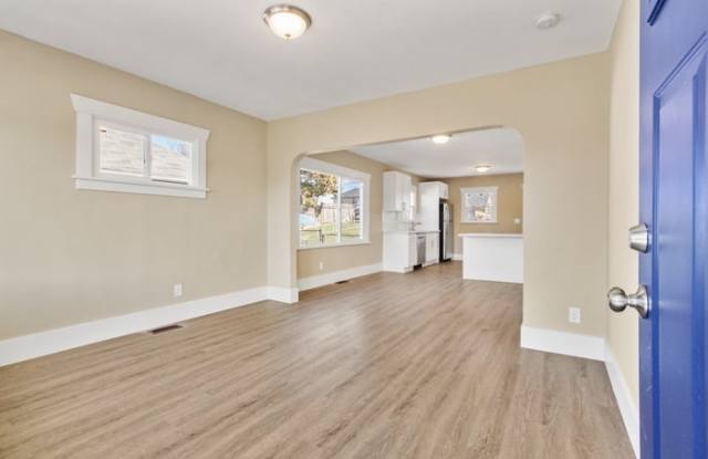 1715 South Cushman Avenue Gallery 3