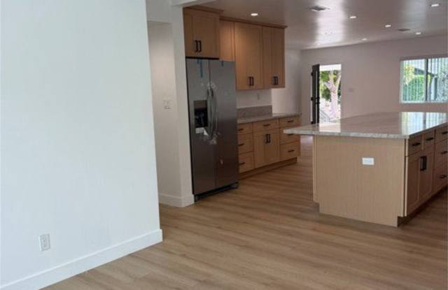5747 Bianca Avenue Gallery 3