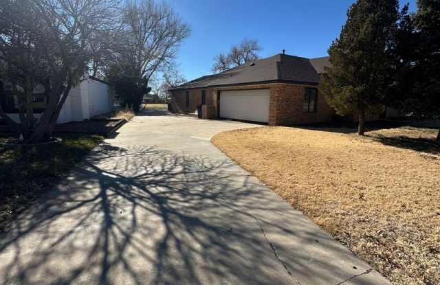 Spacious 4 Bed Home on the Golf Course! Mesa School District ! photos photos
