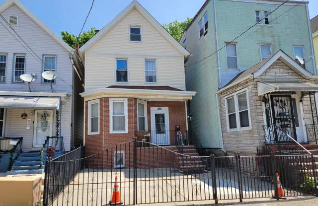 78 PEARSALL AVE - 78 Pearsall Avenue, Jersey City, NJ 07305