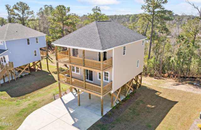 208 Broadleaf Drive Gallery 3