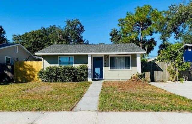 545 48TH AVENUE N - 545 48th Avenue North, St. Petersburg, FL 33703