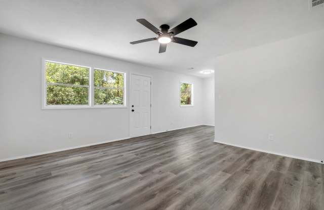 NEWLY RENOVATED 3/1 House w/ Plank Floors Throughout, Gorgeous Kitchen, and Large Yard! Avail NOW for $1350/month! Gallery 4