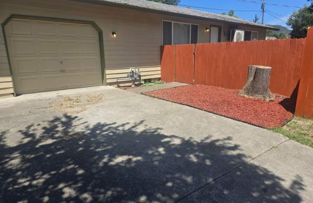 2 bedroom 1 bath for Rent in Grants Pass photos photos