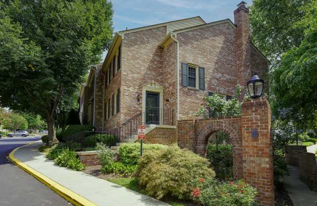 Superb END UNIT 3 BR/2.5 BA town home in Bethesda Gallery 1