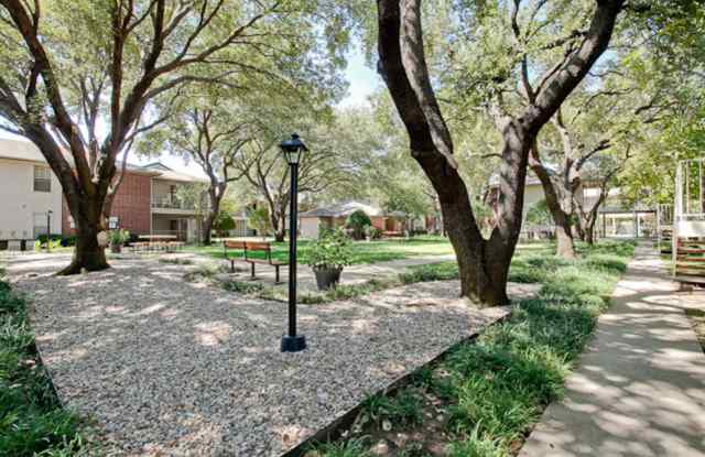 Crestbrook Apartments Gallery 4