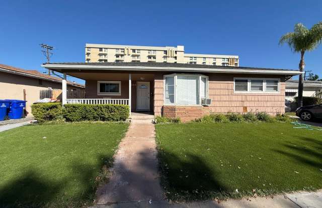 4 Bed/2 Bath on Mary Lane! Quick walk to campus! Gallery 1