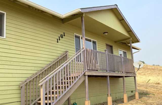 Spacious Well Maintained 3 Bedroom - 1 Bathroom Home photos photos