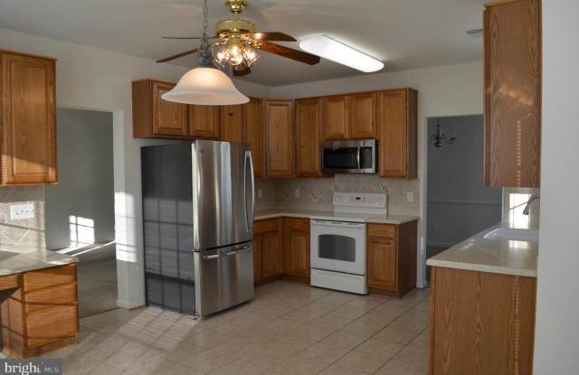 6150 SHADYWOOD RD #206 Gallery 4