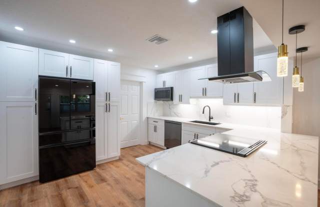 3468 NE 17th Avenue photos photos