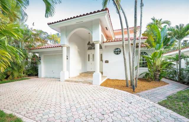 1135 Asturia Ave photos photos