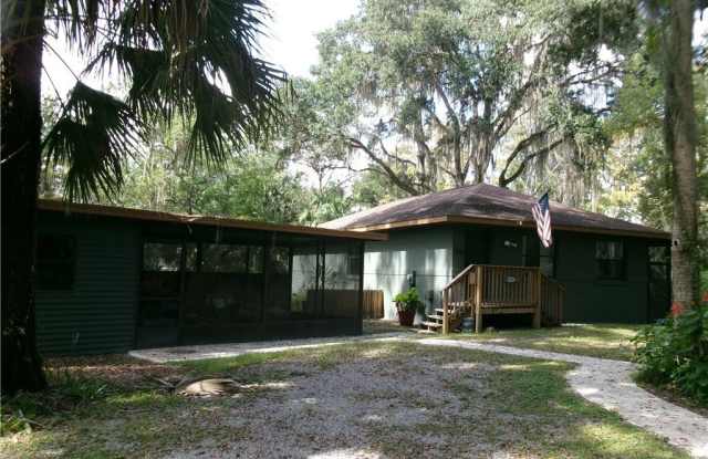 628 S Crabtree Point Gallery 2