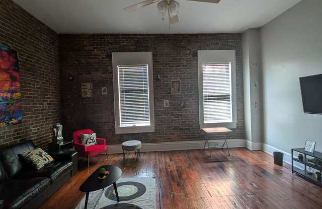 Cute Upstairs Down Town Apartment! photos photos Cute Upstairs Down Town Apartment! photos photos