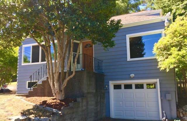 Charming Keyport home with Large Yard - 1560 Northeast Tagholm Road, Kitsap County, WA 98370