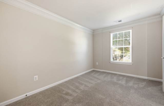 Large Townhome in Wormans Mill! Gallery 4